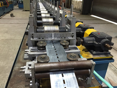 光伏支架高速冲孔成型生产线