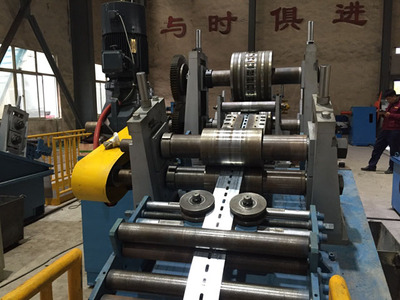 光伏支架高速冲孔成型设备