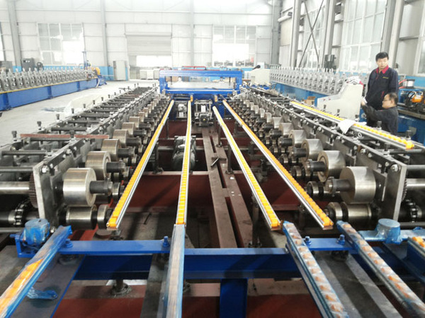 车厢一体底板成型生产线